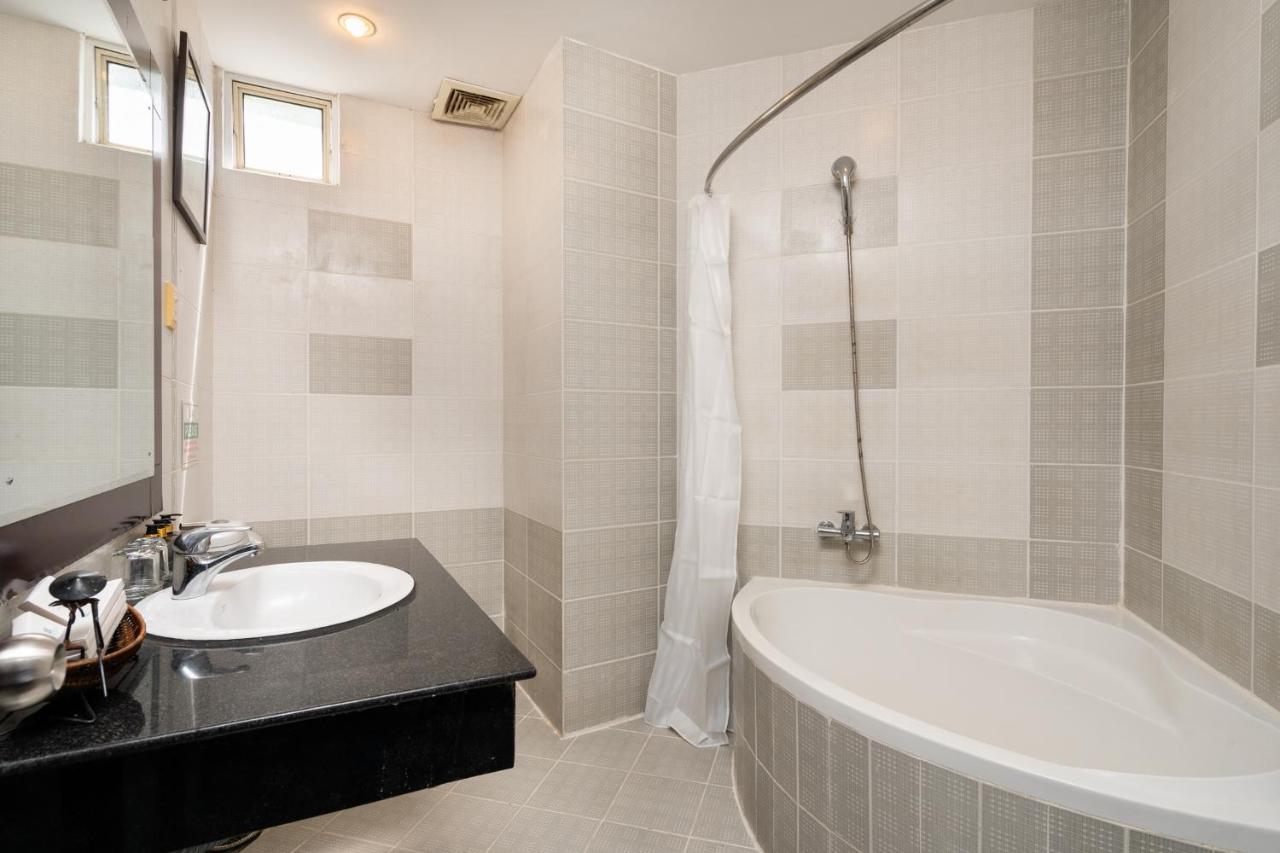 A&A Toronto Hotel Хошимин Екстериор снимка